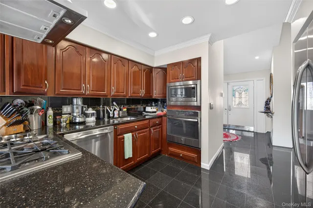 $1,649,000 | 1 Peppermill Road, Roslyn, NY 11576