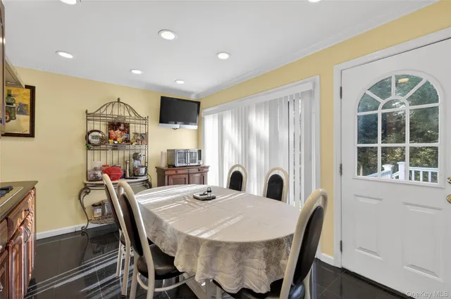 $1,649,000 | 1 Peppermill Road, Roslyn, NY 11576