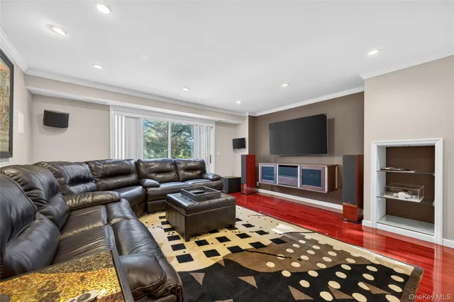 $1,649,000 | 1 Peppermill Road, Roslyn, NY 11576