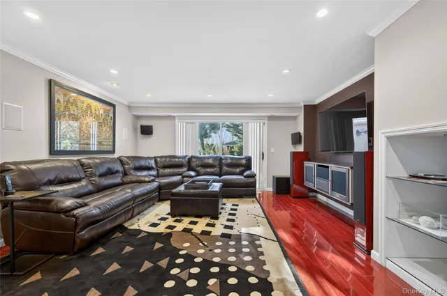 $1,649,000 | 1 Peppermill Road, Roslyn, NY 11576