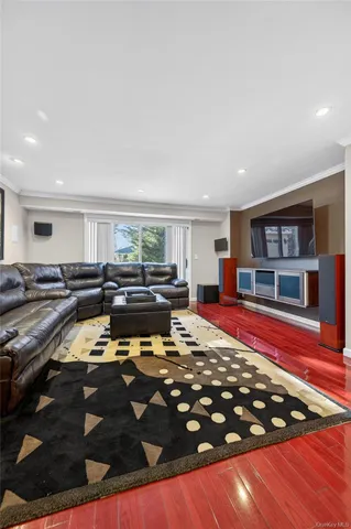 $1,649,000 | 1 Peppermill Road, Roslyn, NY 11576