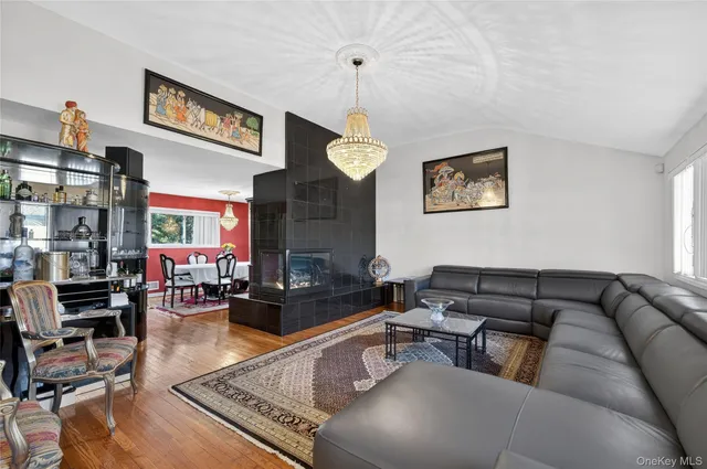 $1,649,000 | 1 Peppermill Road, Roslyn, NY 11576