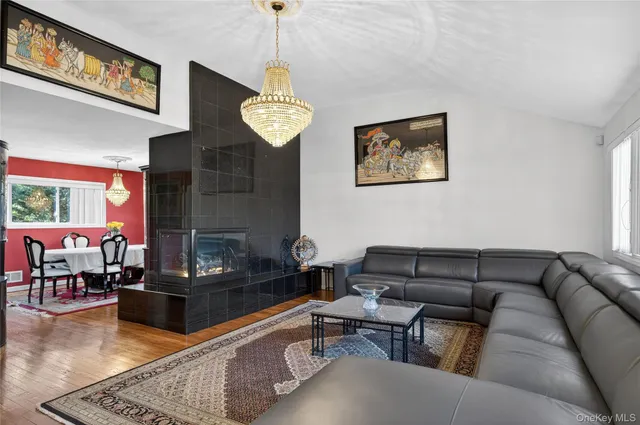 $1,649,000 | 1 Peppermill Road, Roslyn, NY 11576