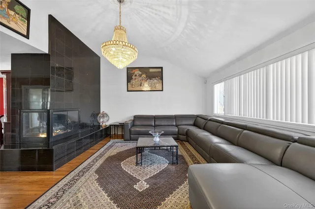 $1,649,000 | 1 Peppermill Road, Roslyn, NY 11576