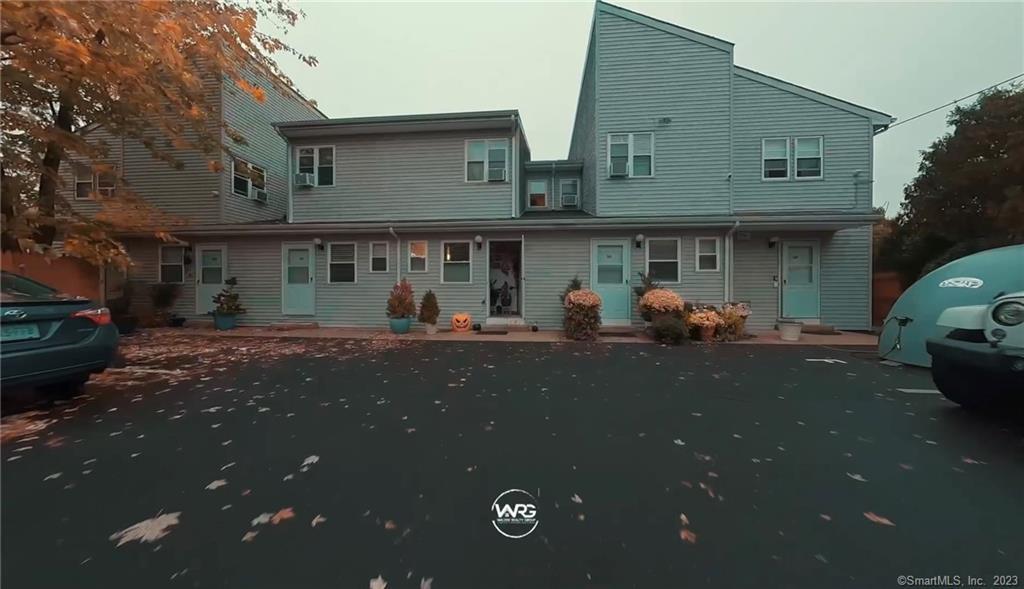 a view of a house with a backyard