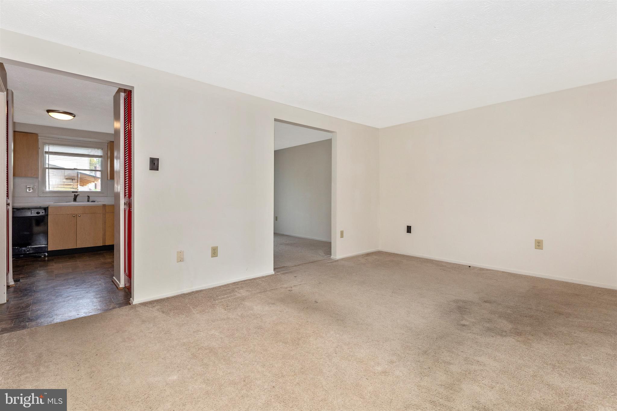 423 Heather Ridge Drive Frederick, MD 21702 - Photo 5 of 24 Living Area flows nicely to kitchen and dining rm