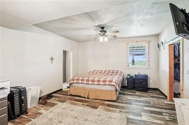 $912,000 | 301 Northwest 1601st Road, Holden, MO 64040