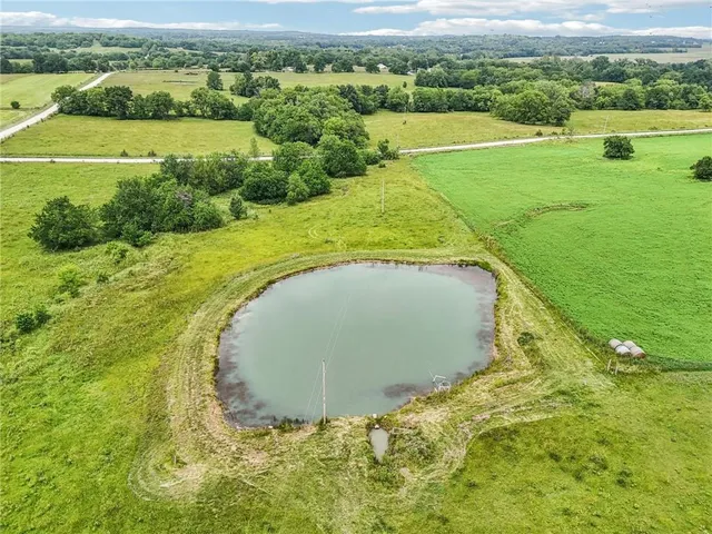 $912,000 | 301 Northwest 1601st Road, Holden, MO 64040