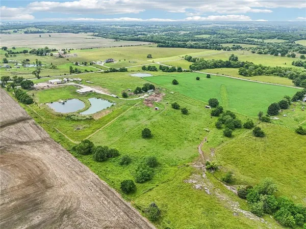 $912,000 | 301 Northwest 1601st Road, Holden, MO 64040