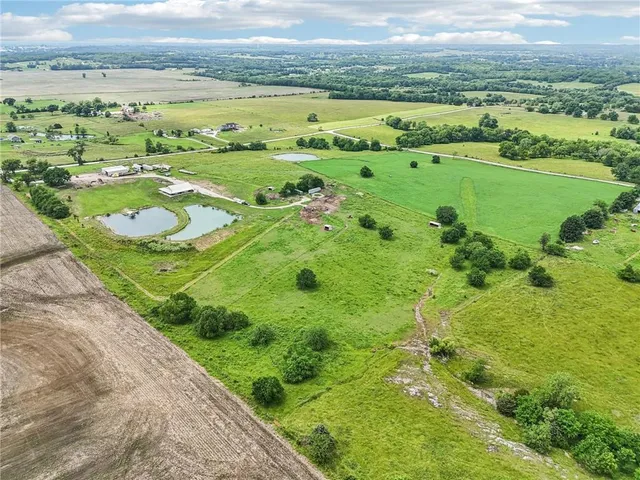 $912,000 | 301 Northwest 1601st Road, Holden, MO 64040