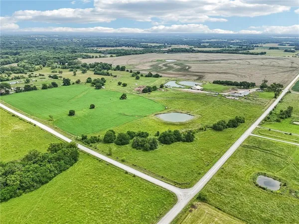 $912,000 | 301 Northwest 1601st Road, Holden, MO 64040