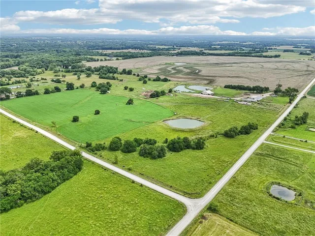 $912,000 | 301 Northwest 1601st Road, Holden, MO 64040