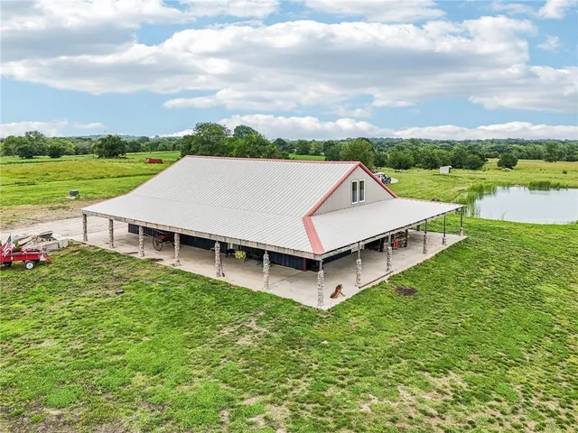 $912,000 | 301 Northwest 1601st Road, Holden, MO 64040