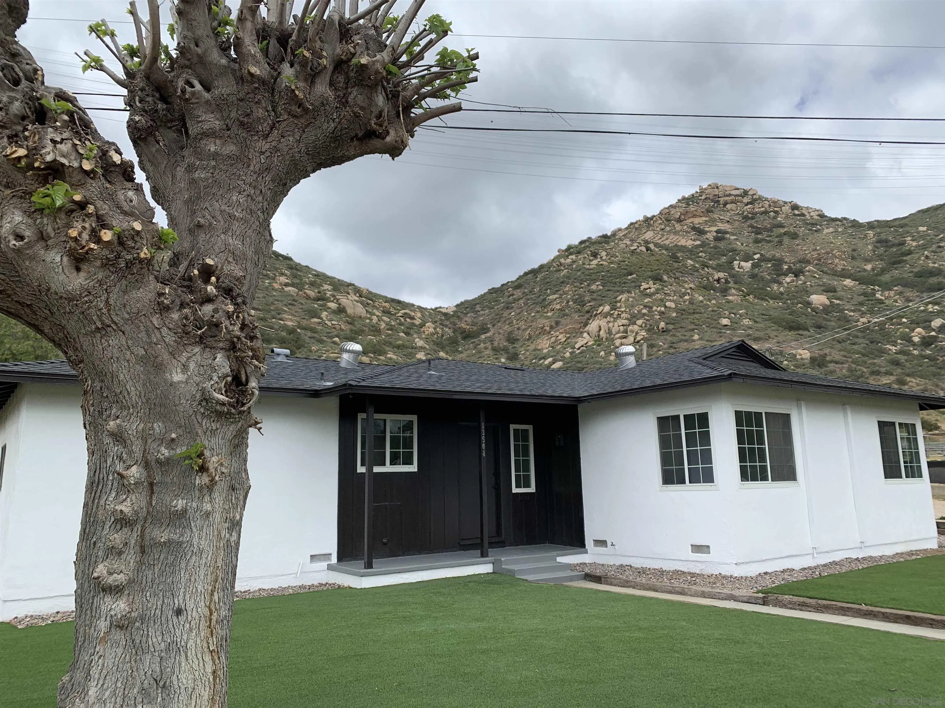 a view of house with yard