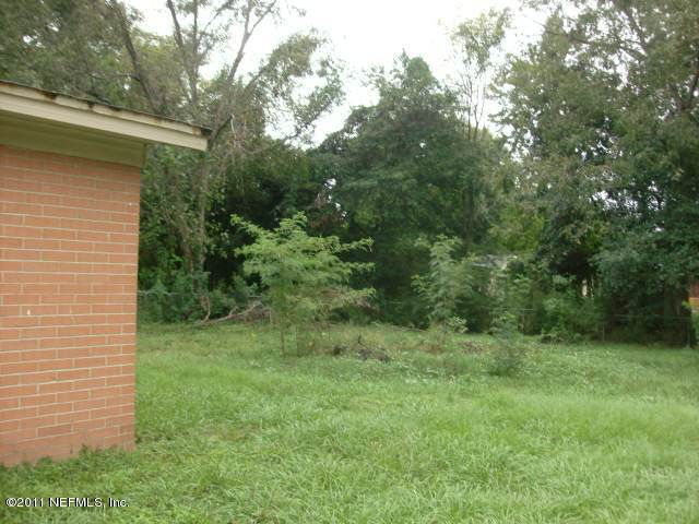 7344 Melvin Road Jacksonville, FL 32210 - Photo 9 of 11 a view of a backyard