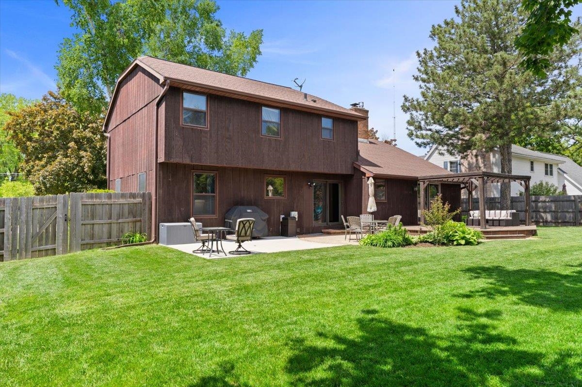 1531 Lost Dauphin Road De Pere, WI 54115 - Photo 3 of 64