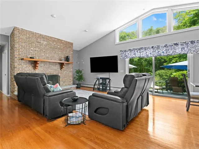 $1,050,000 | 154 Beechwood Drive, Cranston, RI 02921