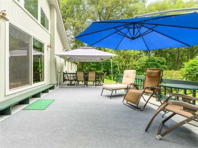 $1,050,000 | 154 Beechwood Drive, Cranston, RI 02921