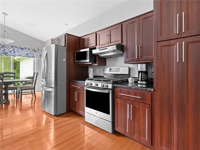 $1,050,000 | 154 Beechwood Drive, Cranston, RI 02921