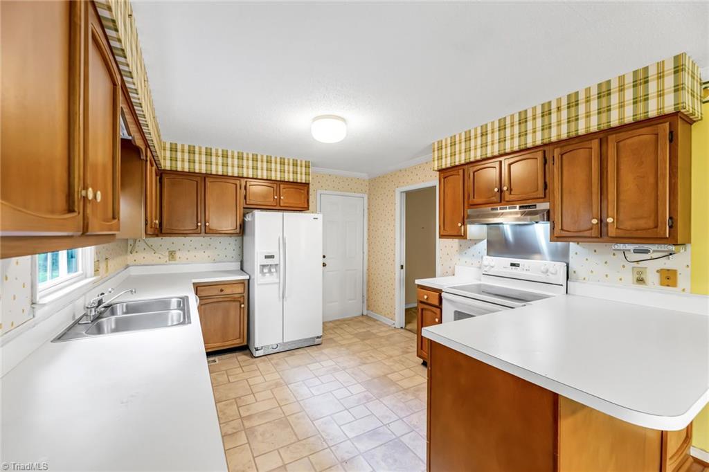 5103 Nantucket Road Greensboro, NC 27455 - Photo 11 of 37 Gallery Image 11