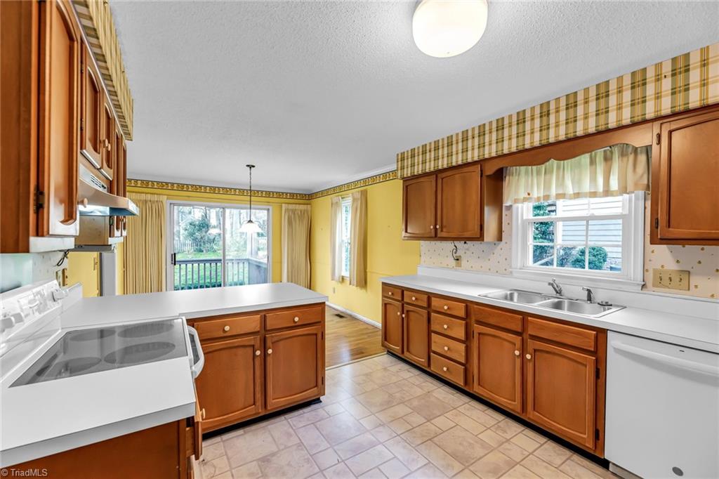 5103 Nantucket Road Greensboro, NC 27455 - Photo 12 of 37 Gallery Image 12