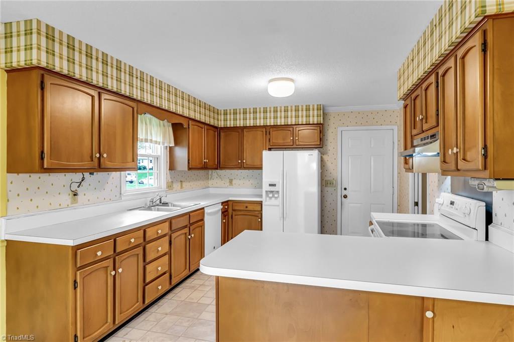 5103 Nantucket Road Greensboro, NC 27455 - Photo 10 of 37 Gallery Image 10