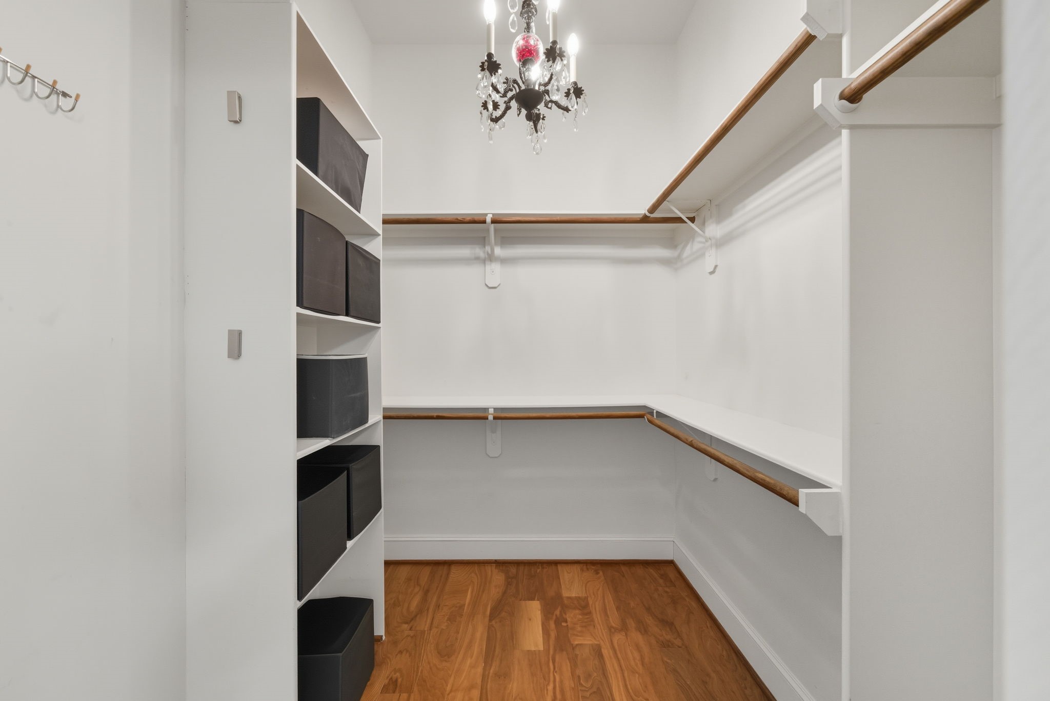 2011 Crockett Street Houston, TX 77007 - Photo 15 of 26 Walk-in closet in the primary suite