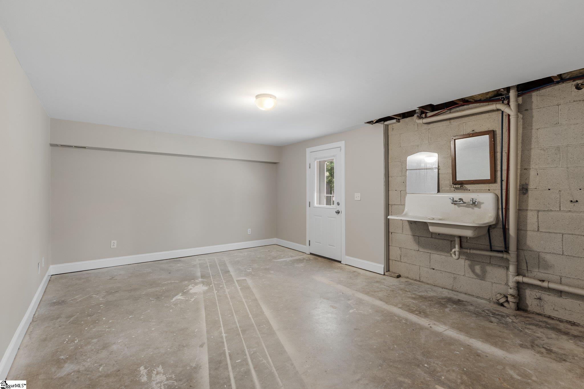 520 Ridgewood Drive Greer, SC 29651 - Photo 24 of 34 Gallery Image 24