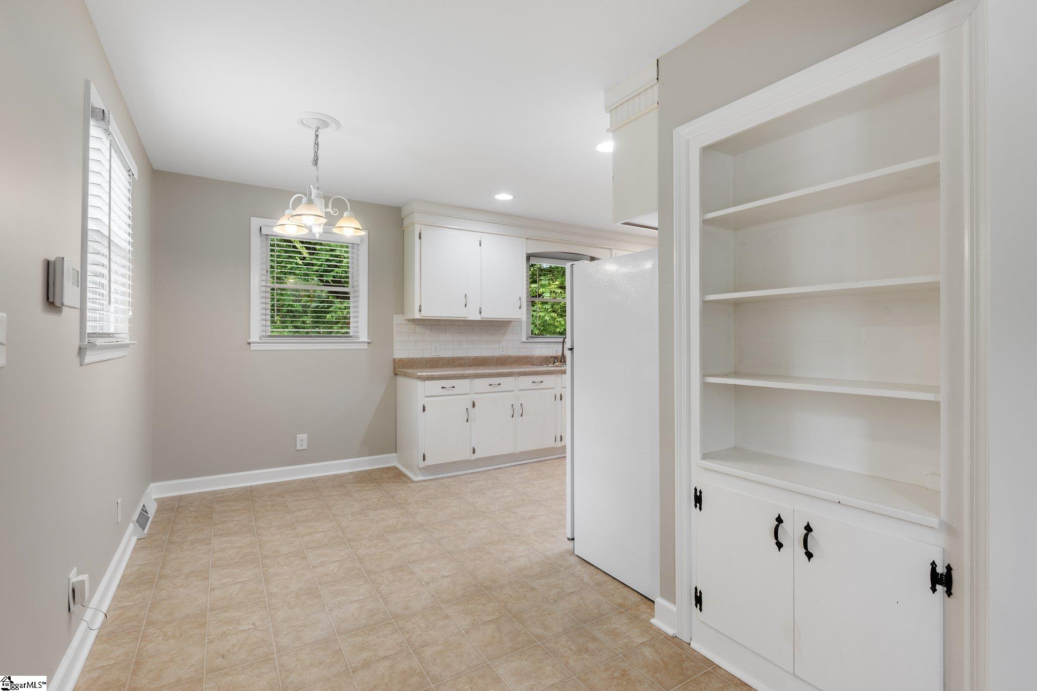 520 Ridgewood Drive Greer, SC 29651 - Photo 6 of 34 Gallery Image 6