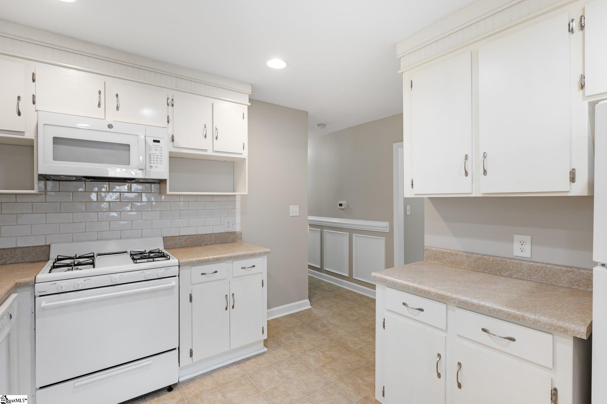 520 Ridgewood Drive Greer, SC 29651 - Photo 7 of 34 Gallery Image 7