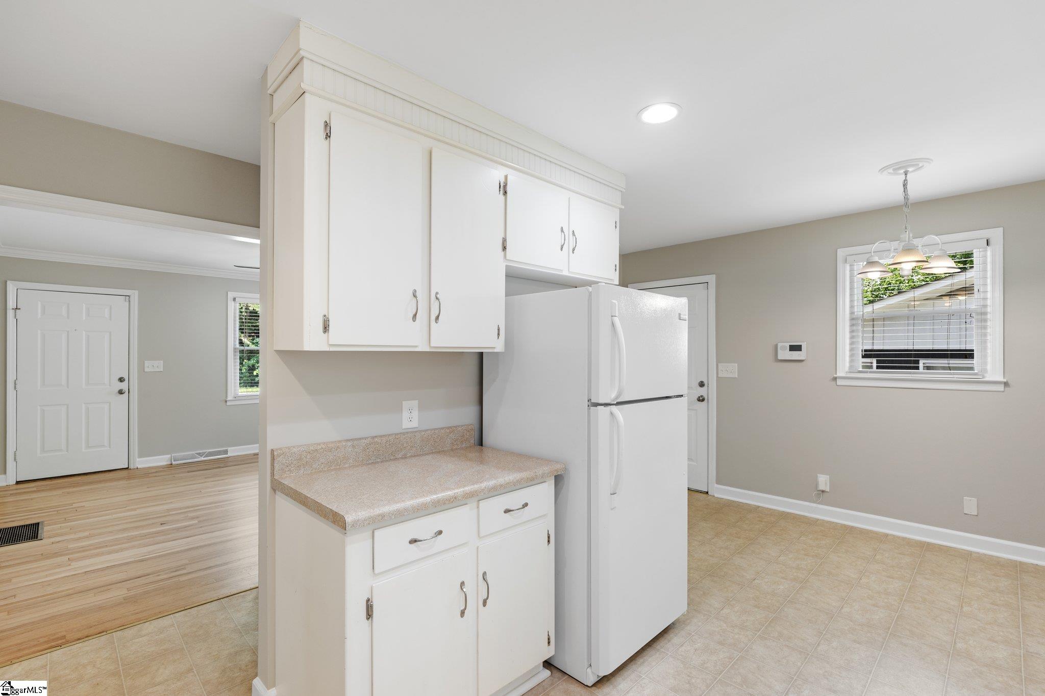 520 Ridgewood Drive Greer, SC 29651 - Photo 9 of 34 Gallery Image 9