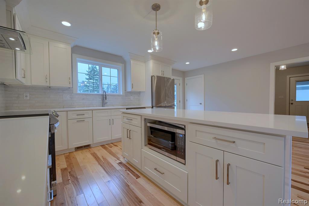 950 Leon Road Walled Lake, MI 48390 - Photo 7 of 36 Gallery Image 7