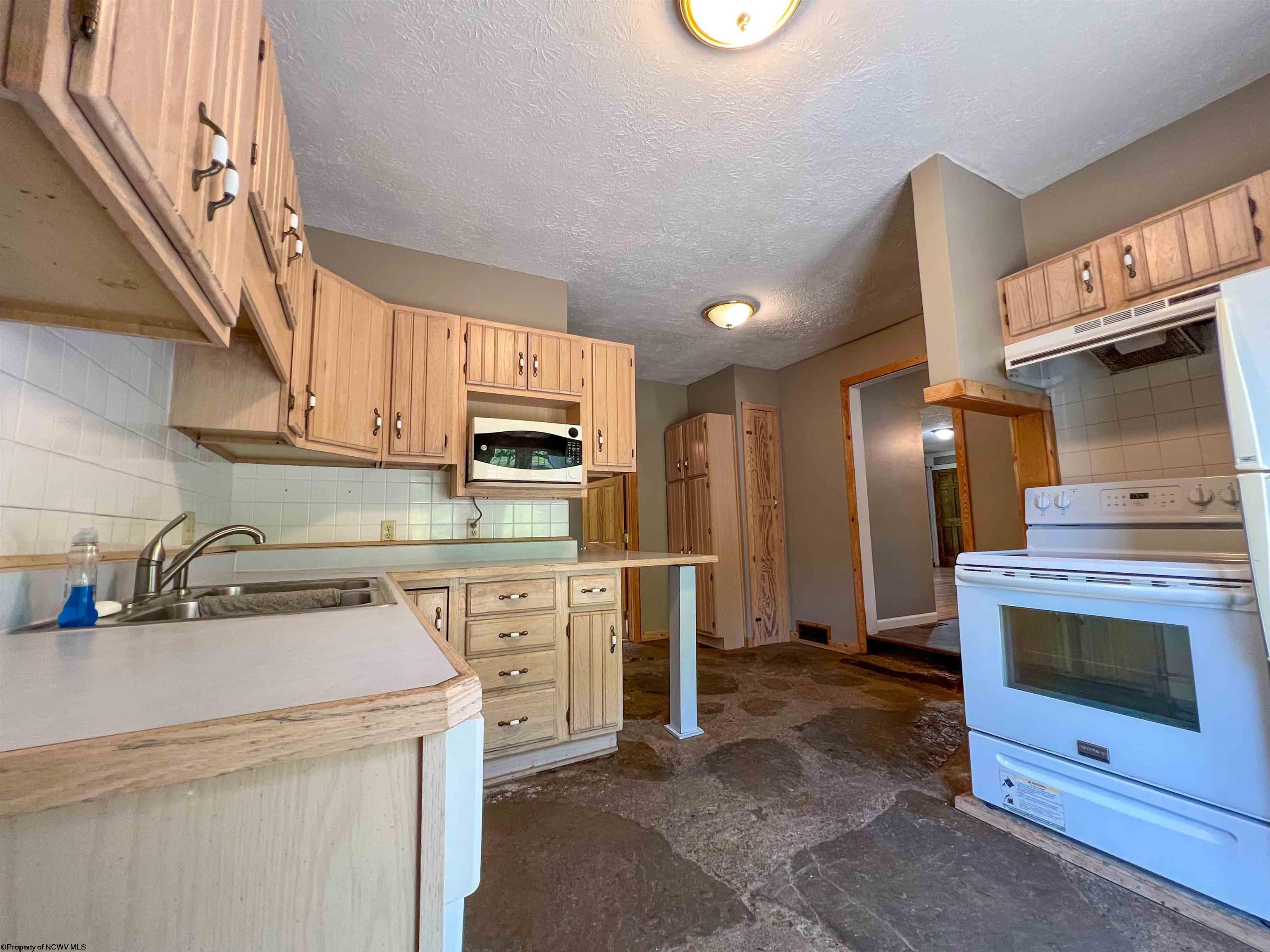 949 Sauls Road Weston, WV 26452 - Photo 8 of 29 Gallery Image 8