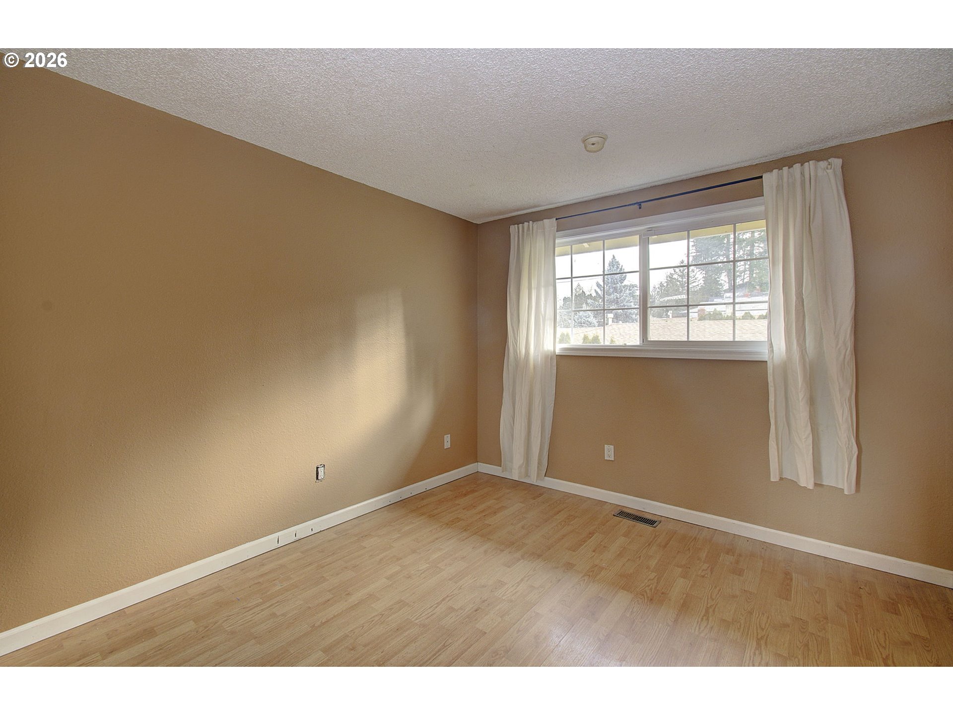 11612 Southwest 49th Avenue Portland, OR 97219 - Photo 7 of 21