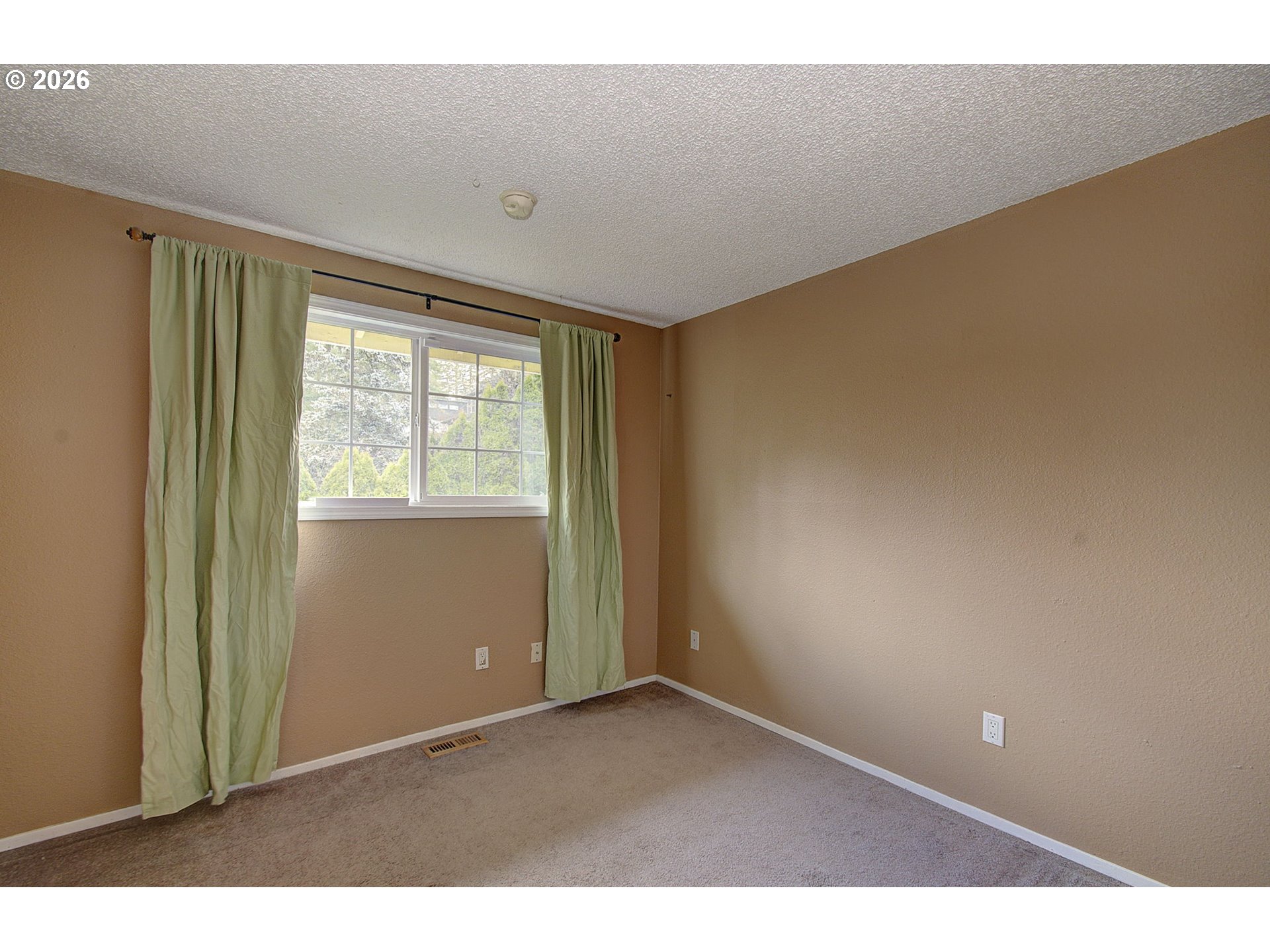 11612 Southwest 49th Avenue Portland, OR 97219 - Photo 9 of 21