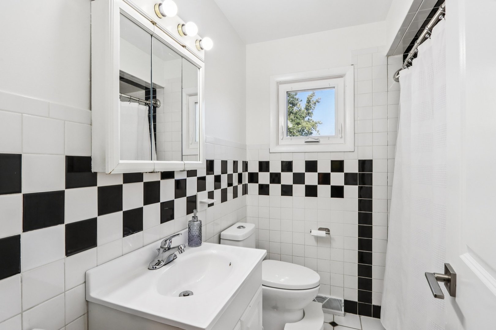 461 Ardmore Terrace Addison, IL 60101 - Photo 13 of 29 a bathroom with a sink a toilet and a mirror