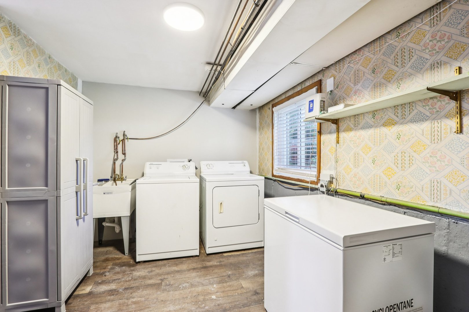 461 Ardmore Terrace Addison, IL 60101 - Photo 23 of 29 a utility room with dryer and washer