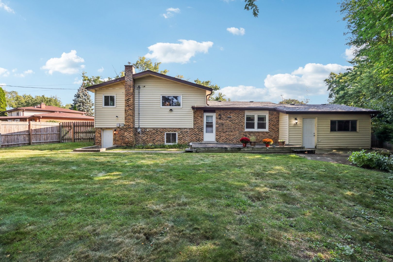 461 Ardmore Terrace Addison, IL 60101 - Photo 28 of 29 a view of a house with a back yard