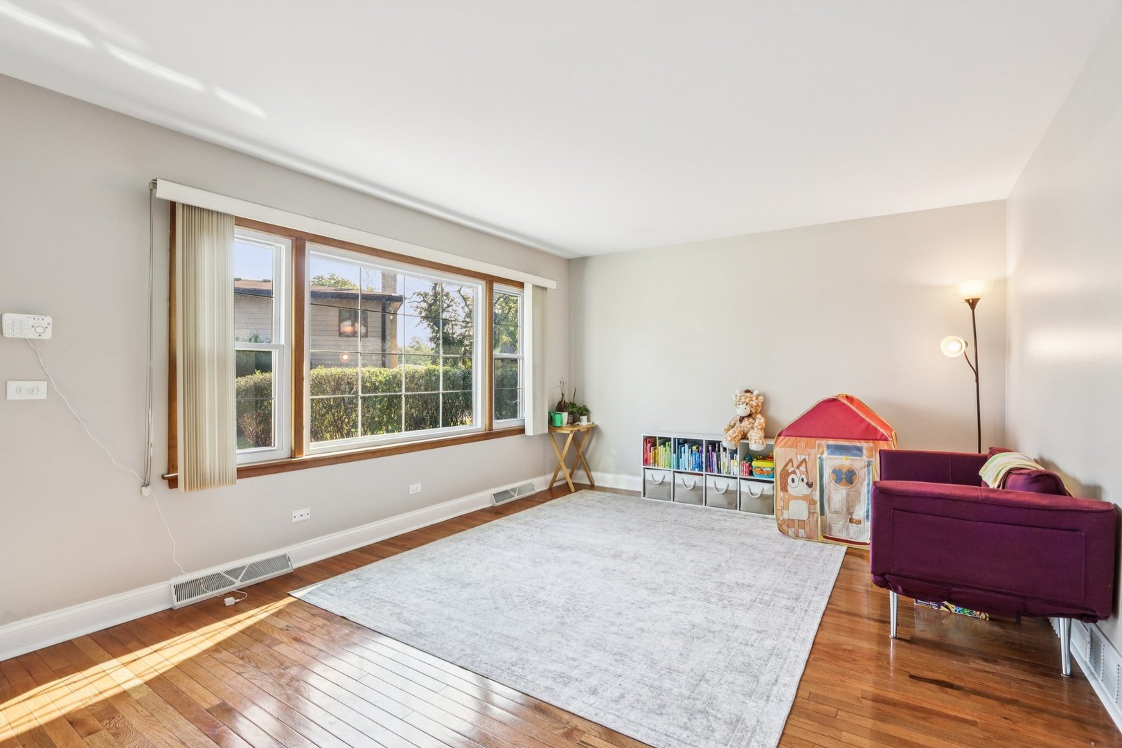 461 Ardmore Terrace Addison, IL 60101 - Photo 3 of 29 a living room with furniture and a window