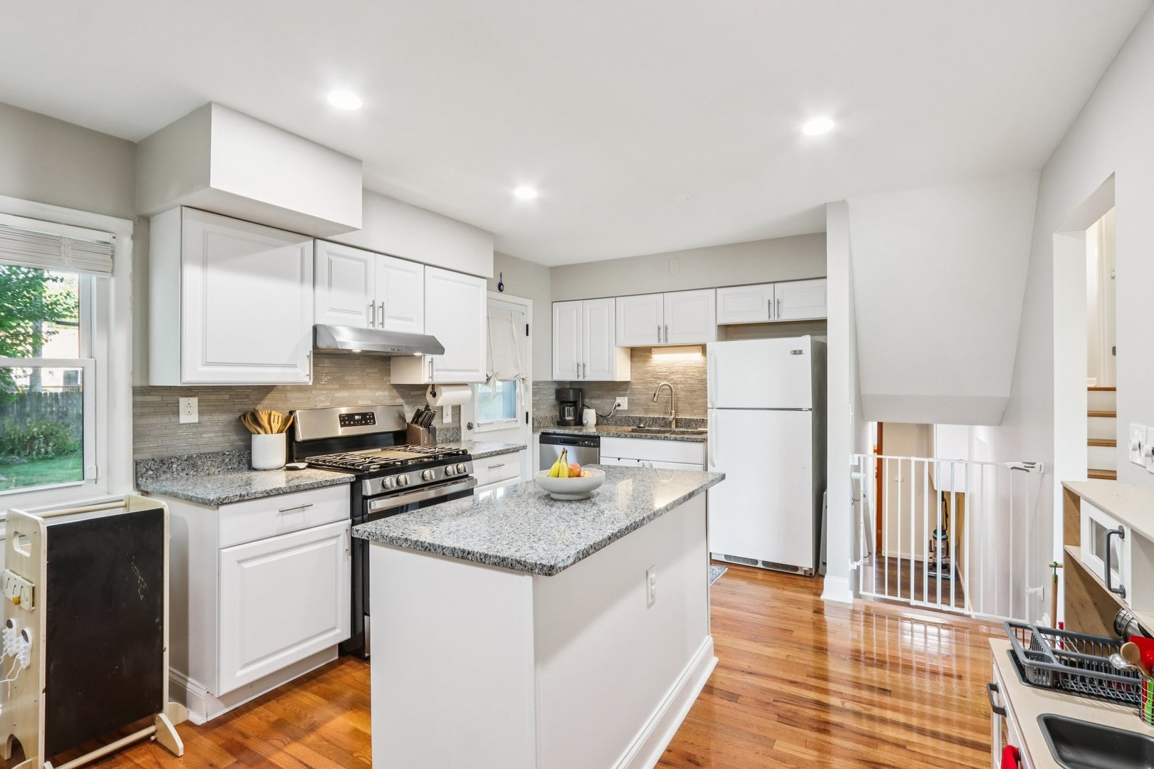 461 Ardmore Terrace Addison, IL 60101 - Photo 7 of 29 a kitchen with stainless steel appliances a stove refrigerator sink and cabinets