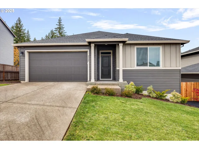 a front view of house with yard