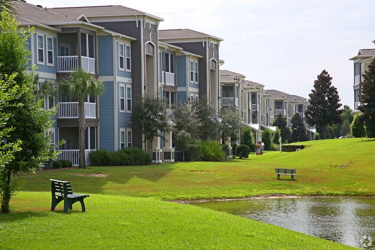 5500 North Military Trail Boca Raton, FL 33496 - Photo 10 of 11 a view of a patio with a yard table and chairs