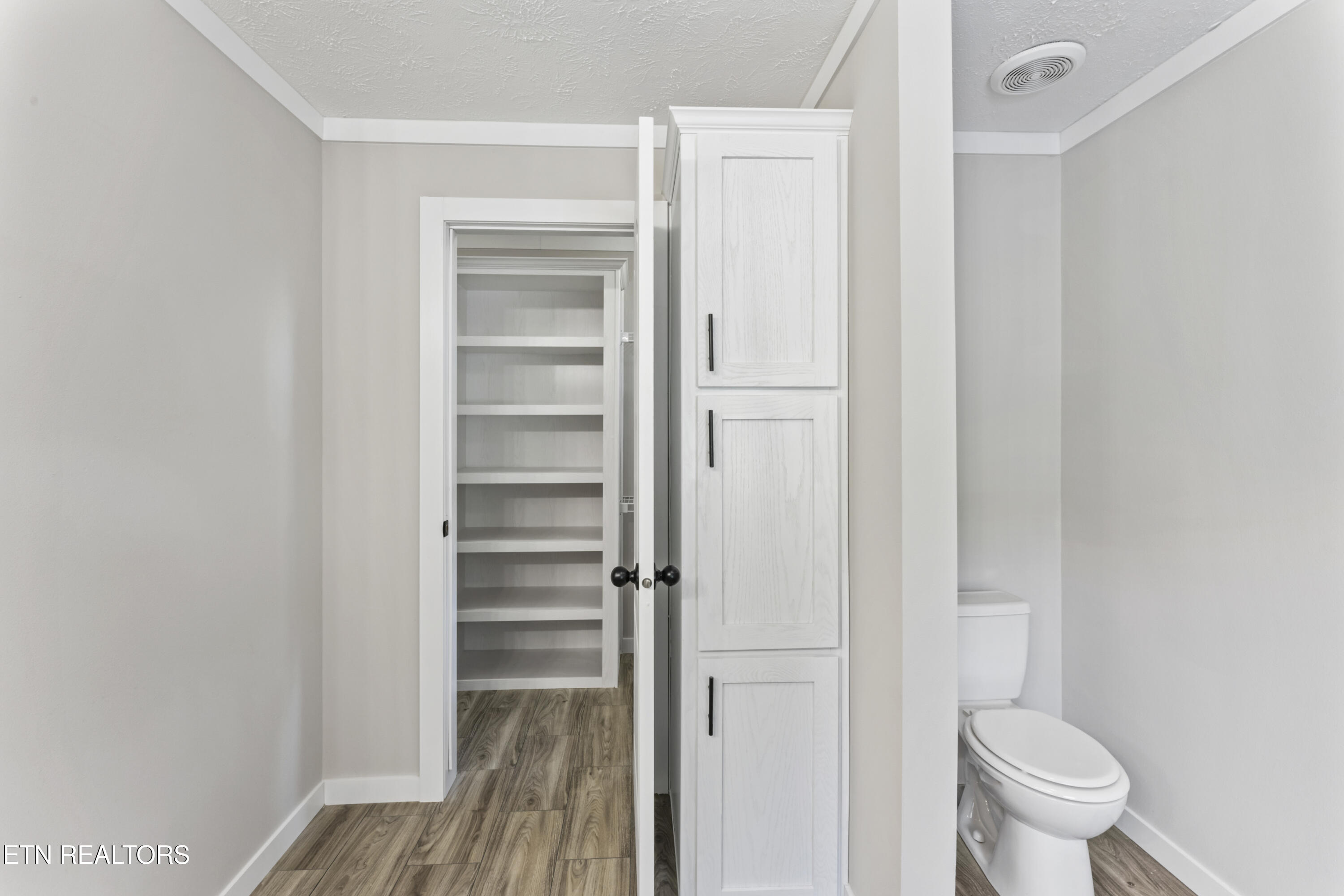 2839 Wayland Road Knoxville, TN 37914 - Photo 17 of 30 Master Bathroom