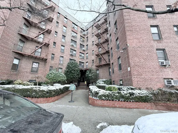 $275,000 | 83-55 Woodhaven Boulevard, Unit 4K | Forest Park