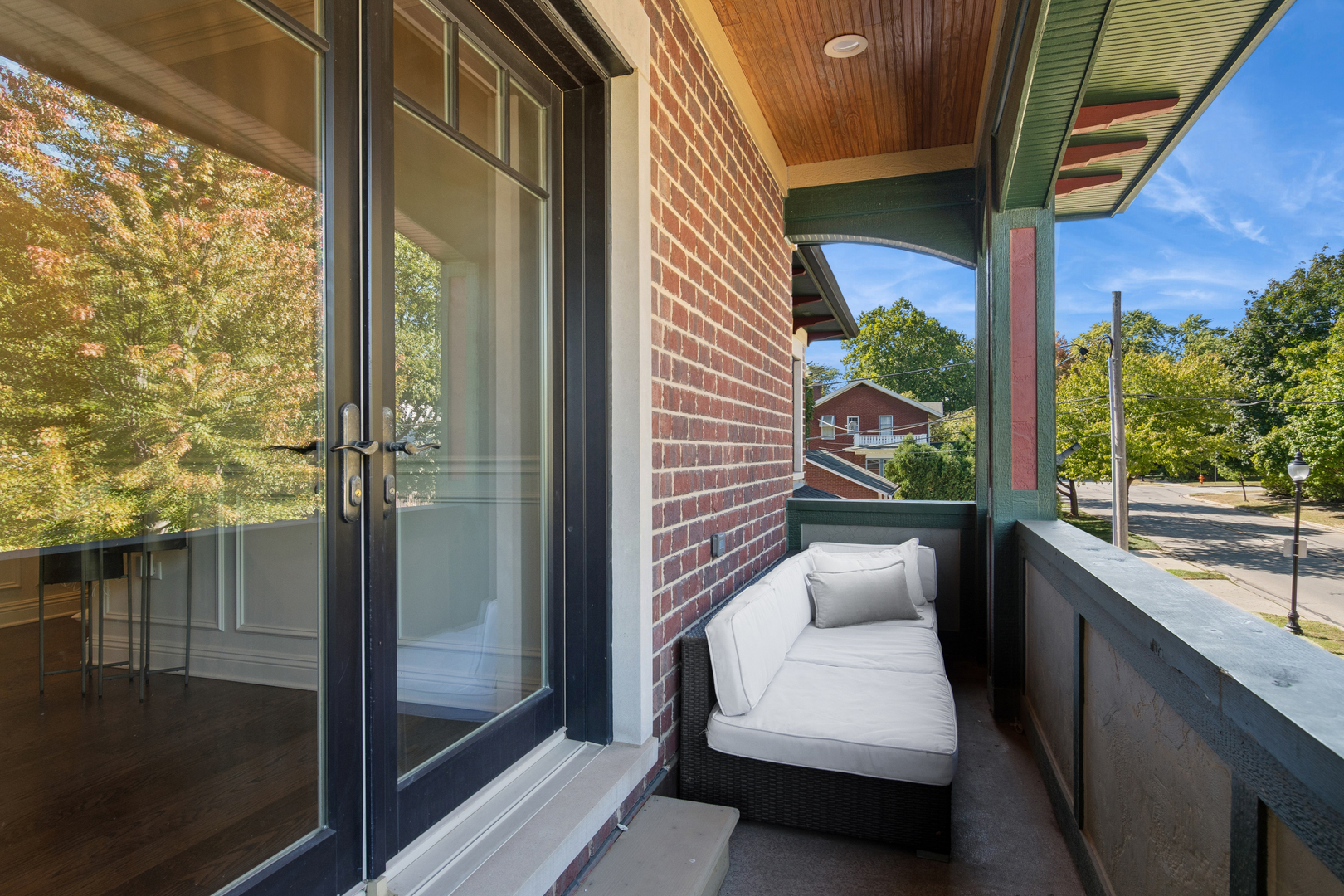 203 South Columbia Street Naperville, IL 60540 - Photo 33 of 59 a view of balcony with couch