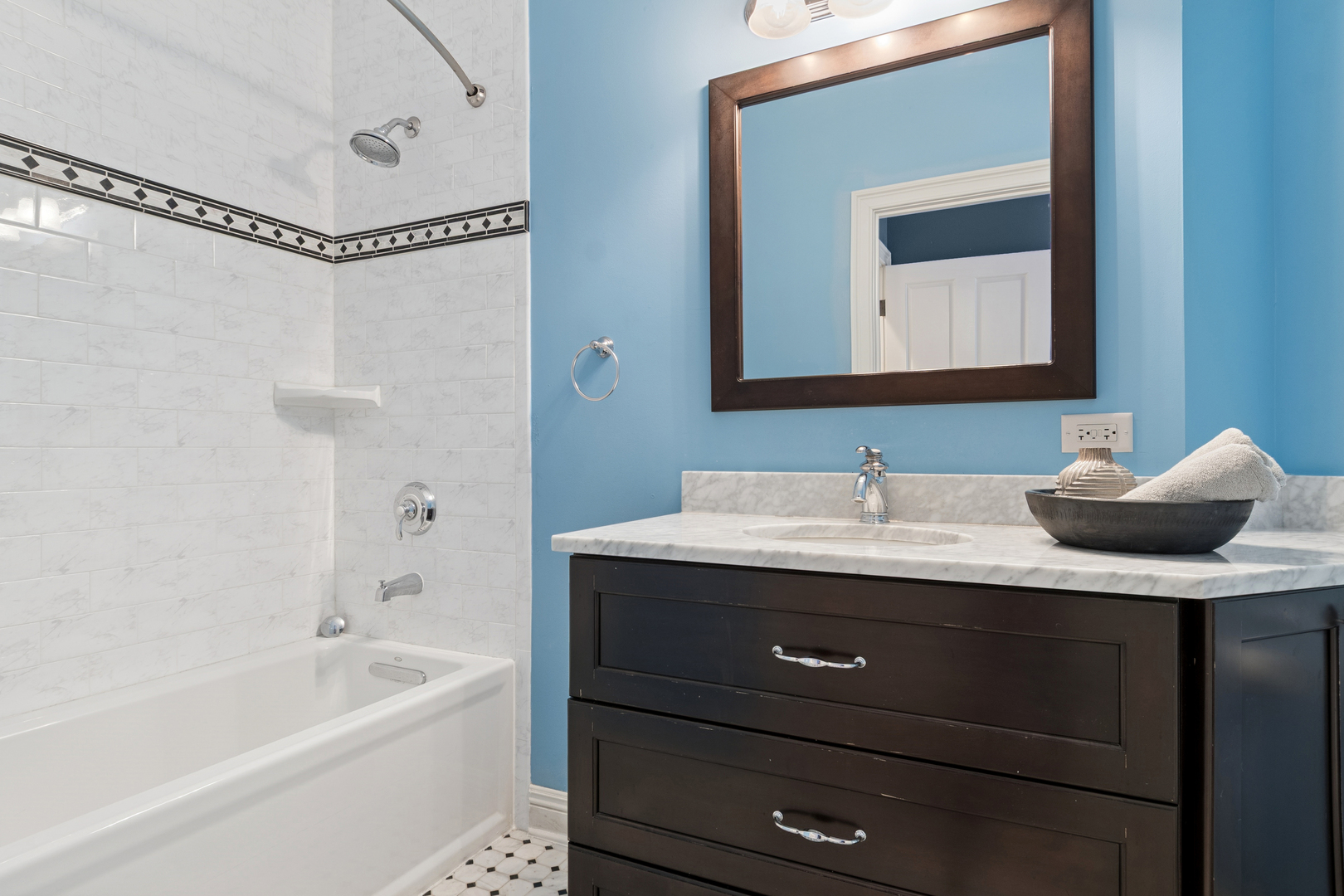 203 South Columbia Street Naperville, IL 60540 - Photo 42 of 59 a bathroom with a granite countertop sink mirror and bathtub