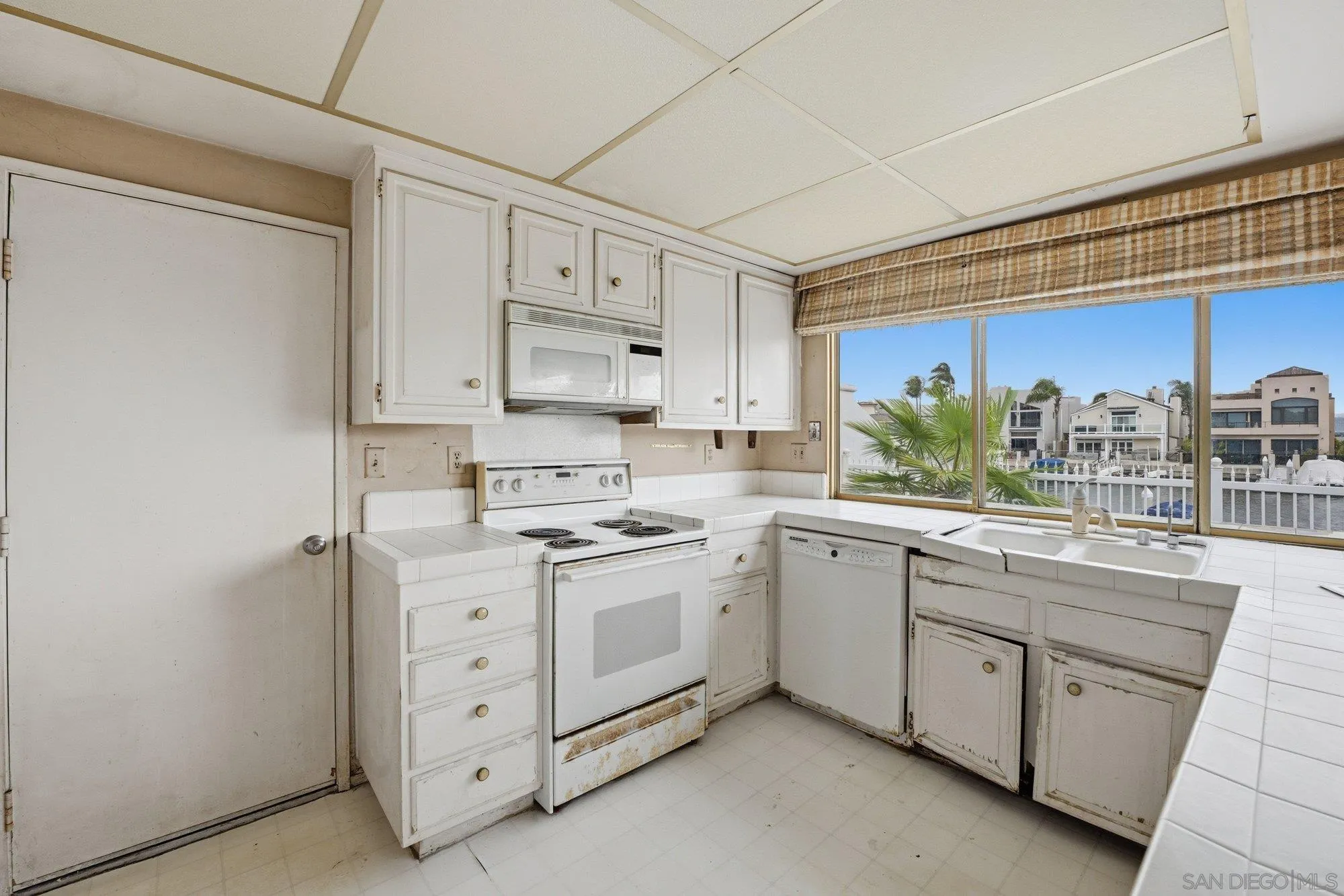 86 Half Moon Bend Coronado, CA 92118 - Photo 16 of 47