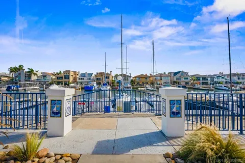 $2,100,000 | 86 Half Moon Bend, Coronado, CA 92118