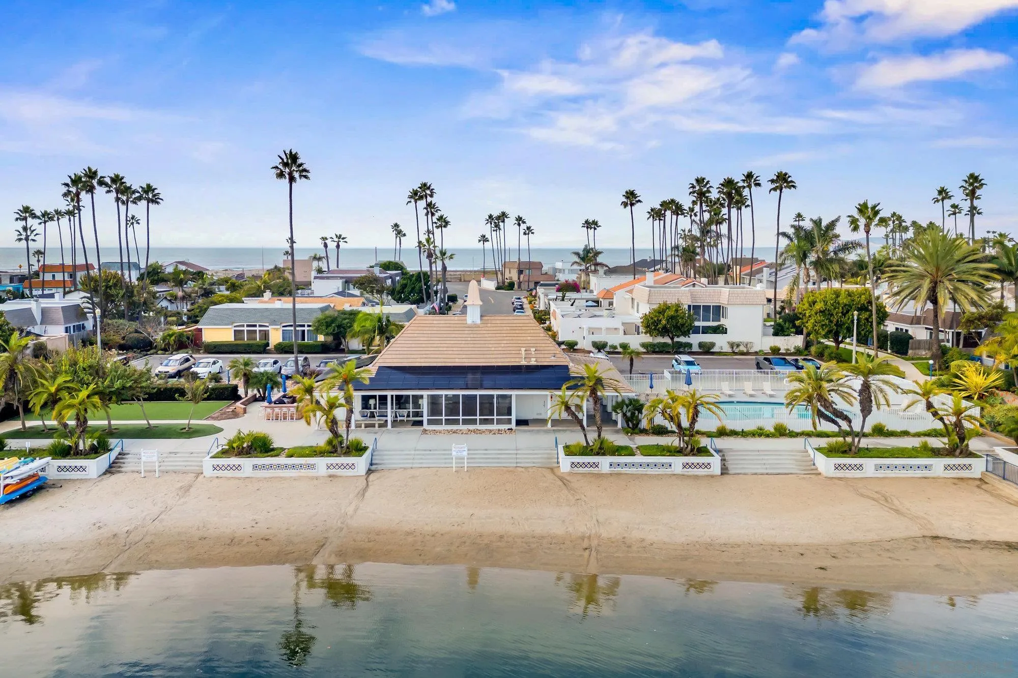 86 Half Moon Bend Coronado, CA 92118 - Photo 37 of 47 a small garden with tall buildings in the background