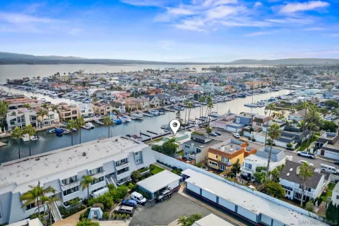 $2,100,000 | 86 Half Moon Bend, Coronado, CA 92118